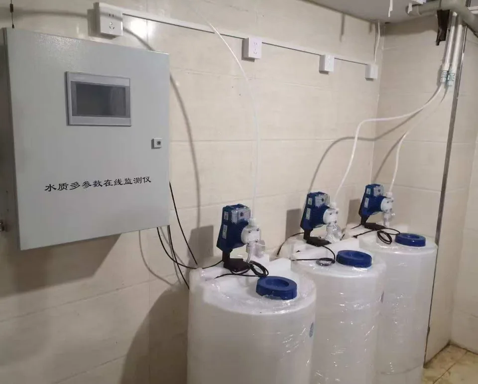 Pool dosing arrangement with a wall-mounted controller and three chemical tanks with metering pumps