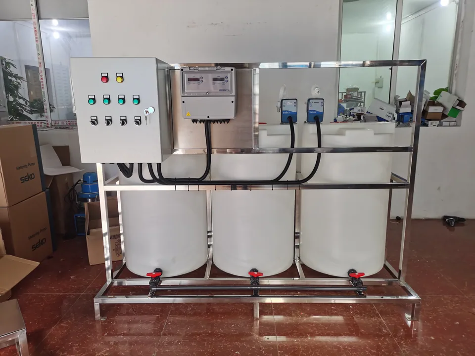 Frame-mounted dosing system with three tanks, a control cabinet and metering pumps